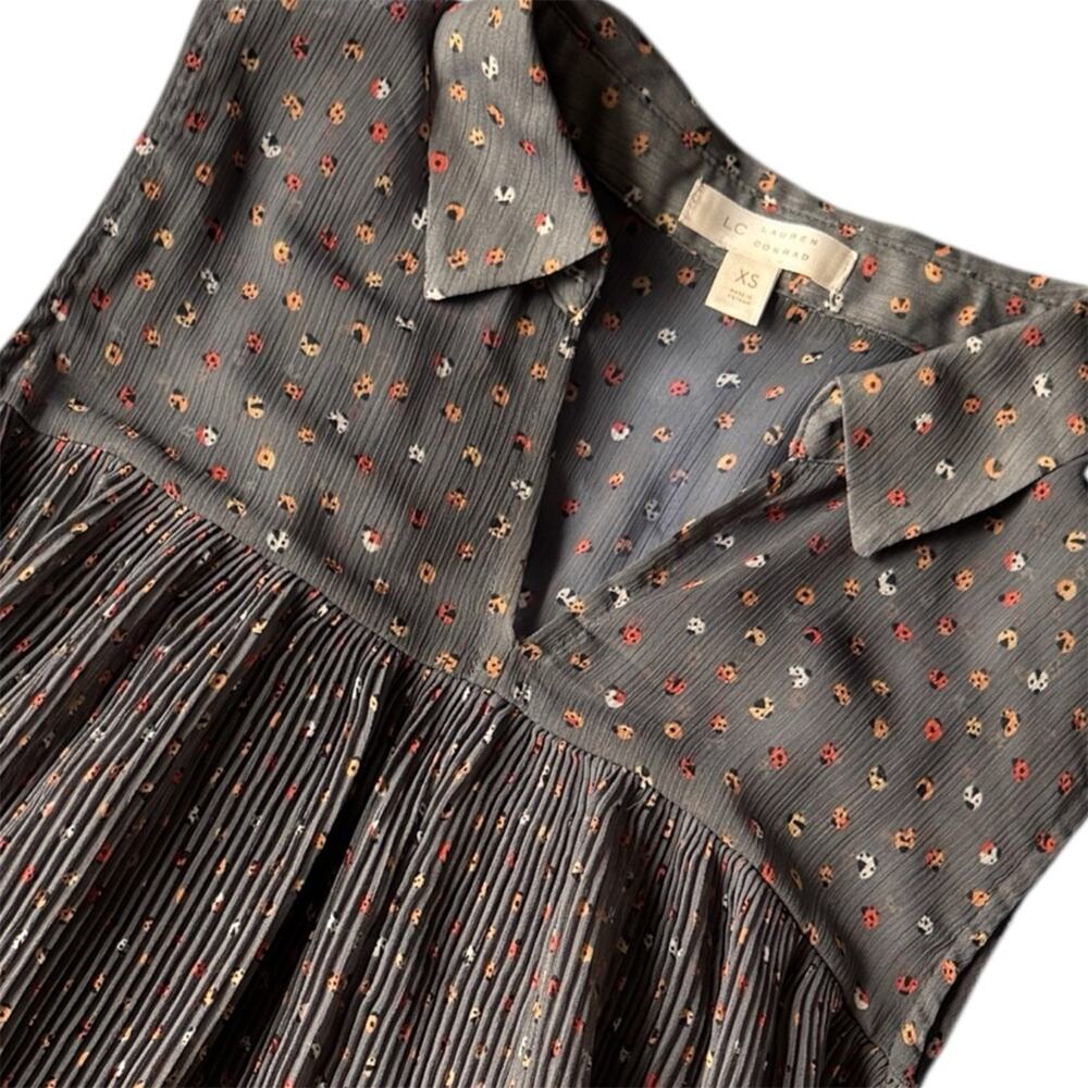 LC Lauren Conrad Women's Sleeveless Pleated Top Ladybugs Gray Semi Sheer Size XS